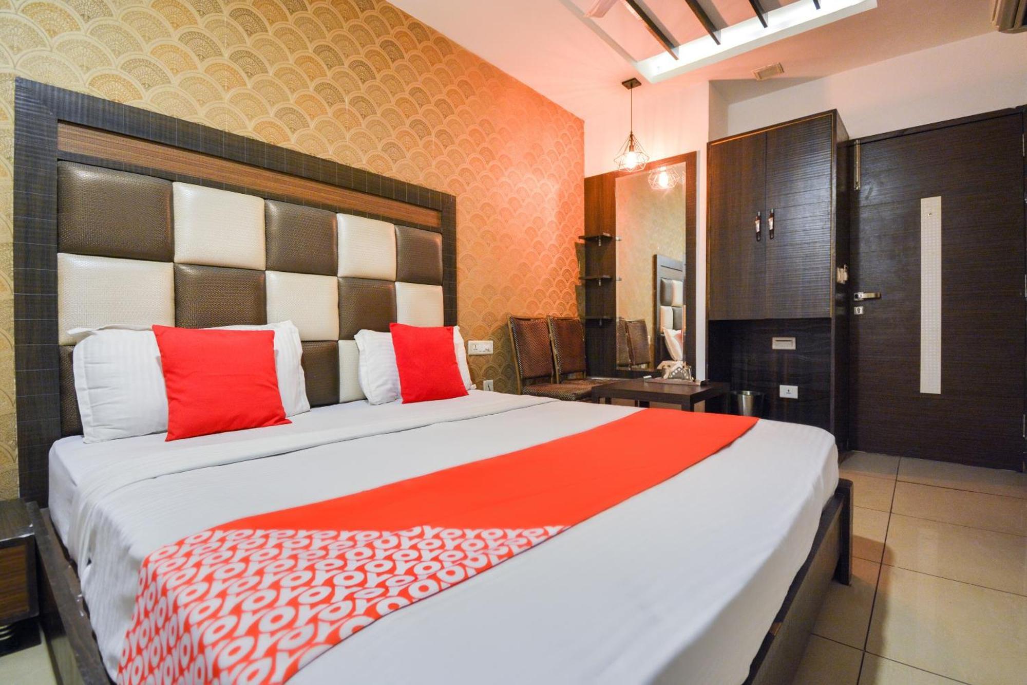 Hotel O Lexis Ludhiana Eksteriør billede