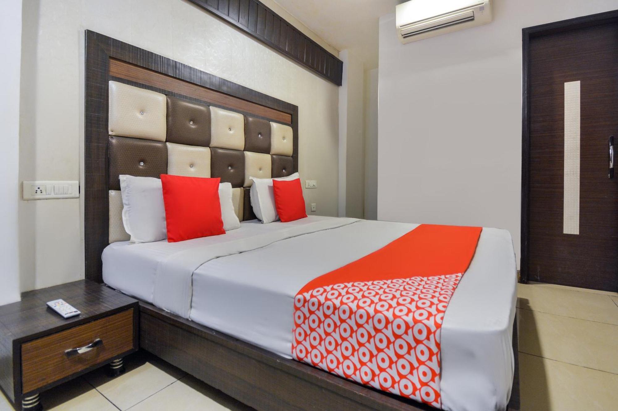 Hotel O Lexis Ludhiana Eksteriør billede